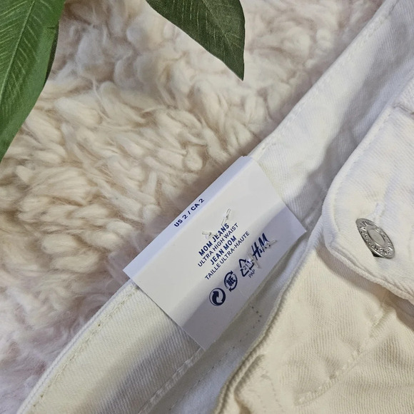 H&M Loose Fit Ultra High Waist Mom Jeans - Picture 6 of 9